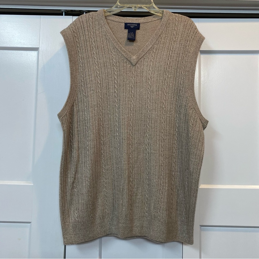 Dockers V-Neck Oatmeal/ Beige Cable Knit Sweater Vest Men's size Large